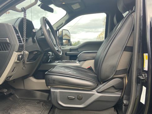 Used 2022 Ford F350 XLT w/ XLT Premium Package image 8