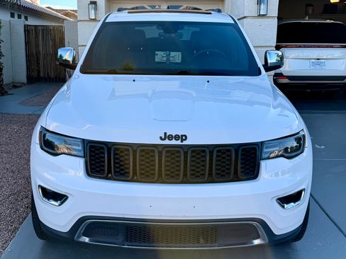 Used 2017 Jeep Grand Cherokee Limited w/ Luxury Group II image 2
