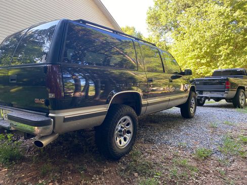 Used 1999 GMC Suburban 4WD image 2