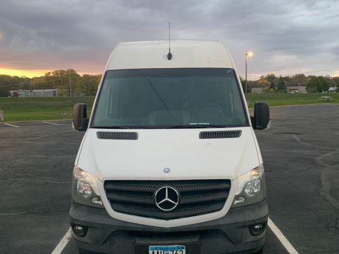 Used 2015 Mercedes-Benz Sprinter 2500 image 10