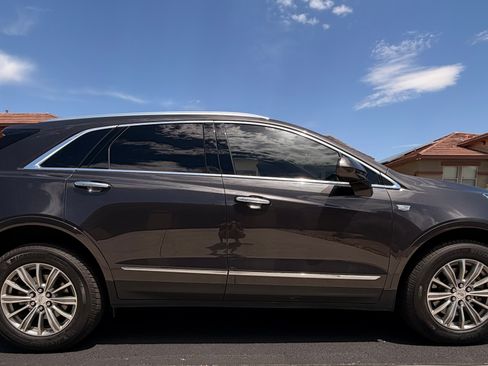 Used 2017 Cadillac XT5 Luxury w/ Driver Awareness Package FWD image 2