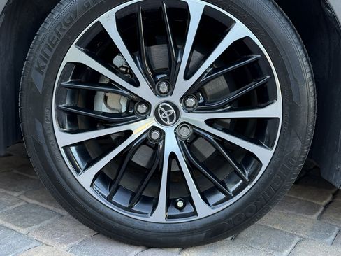 Used 2020 Toyota Camry SE image 17