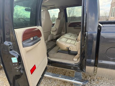 Used 2005 Ford F350 Lariat AWD/4WD image 10