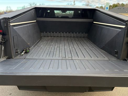 Used 2025 Tesla Cybertruck AWD Crew Cab image 11