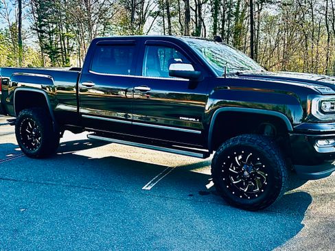 Used 2016 GMC Sierra 1500 Denali image 1