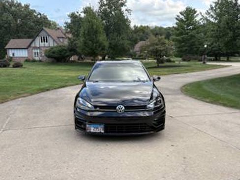 Used 2018 Volkswagen Golf 4-Door image 4