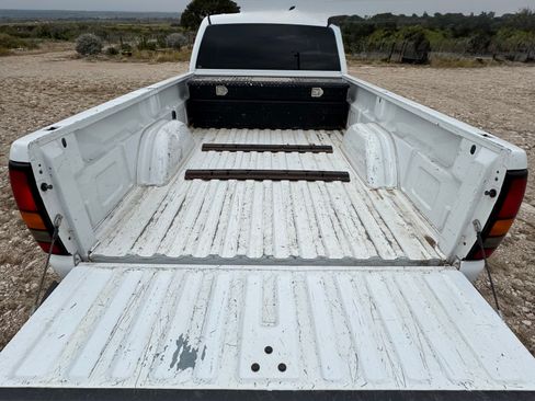 Used 2005 GMC Sierra 2500 SLE w/ Heavy-Duty Power Package image 13