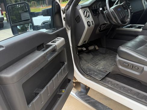 Used 2016 Ford F250 Lariat w/ Lariat Interior Package AWD/4WD image 12