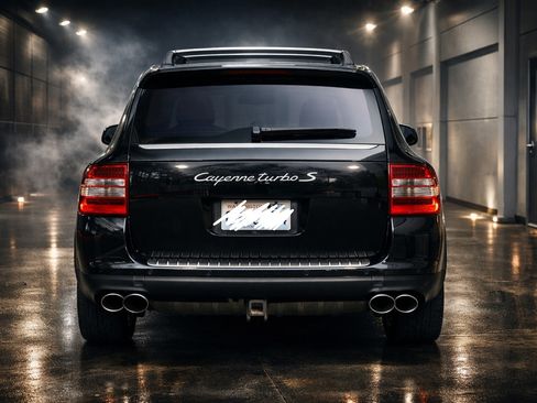 Used 2006 Porsche Cayenne Turbo S image 2