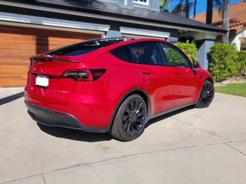 Used 2022 Tesla Model Y Performance image 2