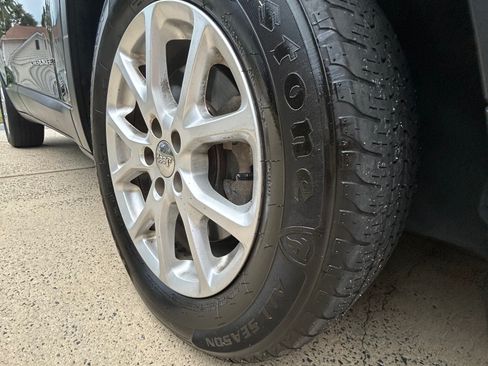 Used 2014 Jeep Cherokee Latitude w/ Comfort/Convenience Group image 9