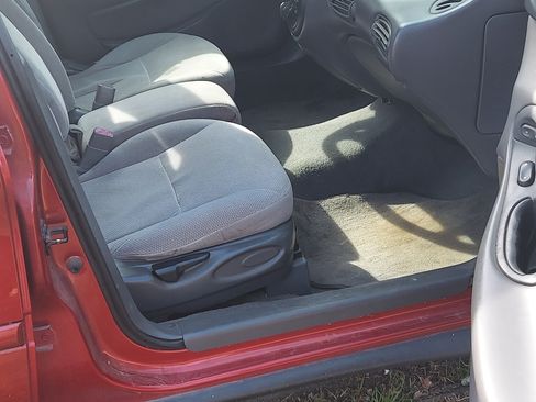 Used 1999 Ford Taurus SE image 5