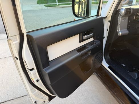 Used 2012 Toyota FJ Cruiser 4WD w/ Upgrade Pkg image 20