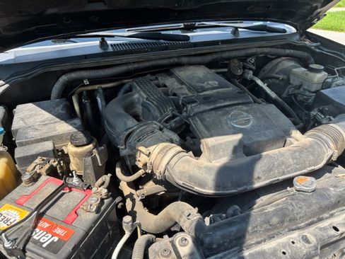 Used 2012 Nissan Pathfinder SV AWD/4WD image 15
