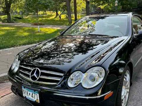 Used 2009 Mercedes-Benz CLK 550 Coupe image 4