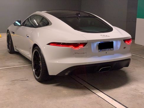 Used 2018 Jaguar F-TYPE 2.0 296 HP Coupe 2D image 11