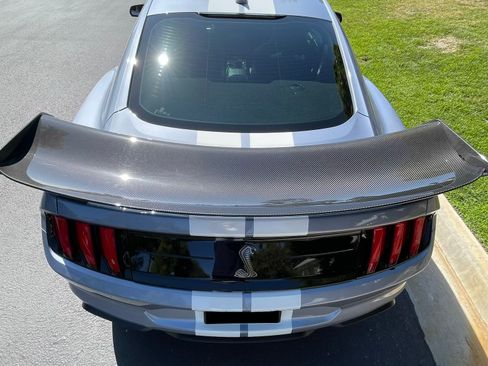 Used 2022 Ford Mustang Shelby GT500 w/ Carbon Fiber Track Pack RWD image 6