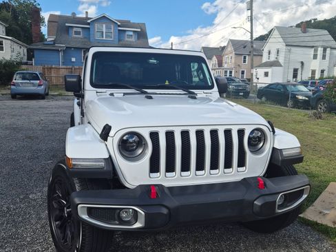 Used 2020 Jeep Wrangler Unlimited Sahara AWD/4WD image 11