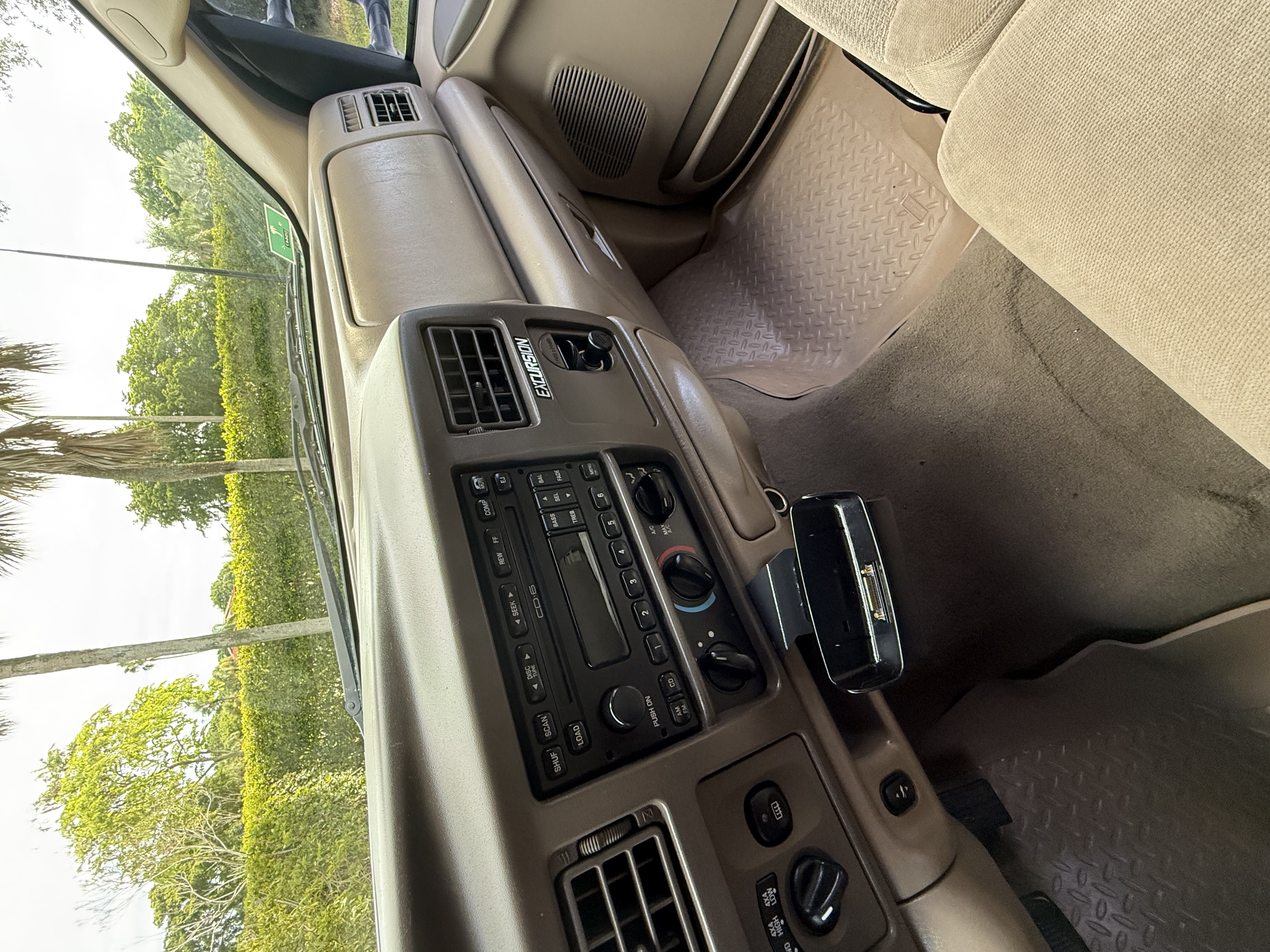 Used 2002 Ford Excursion XLT AWD/4WD image 22