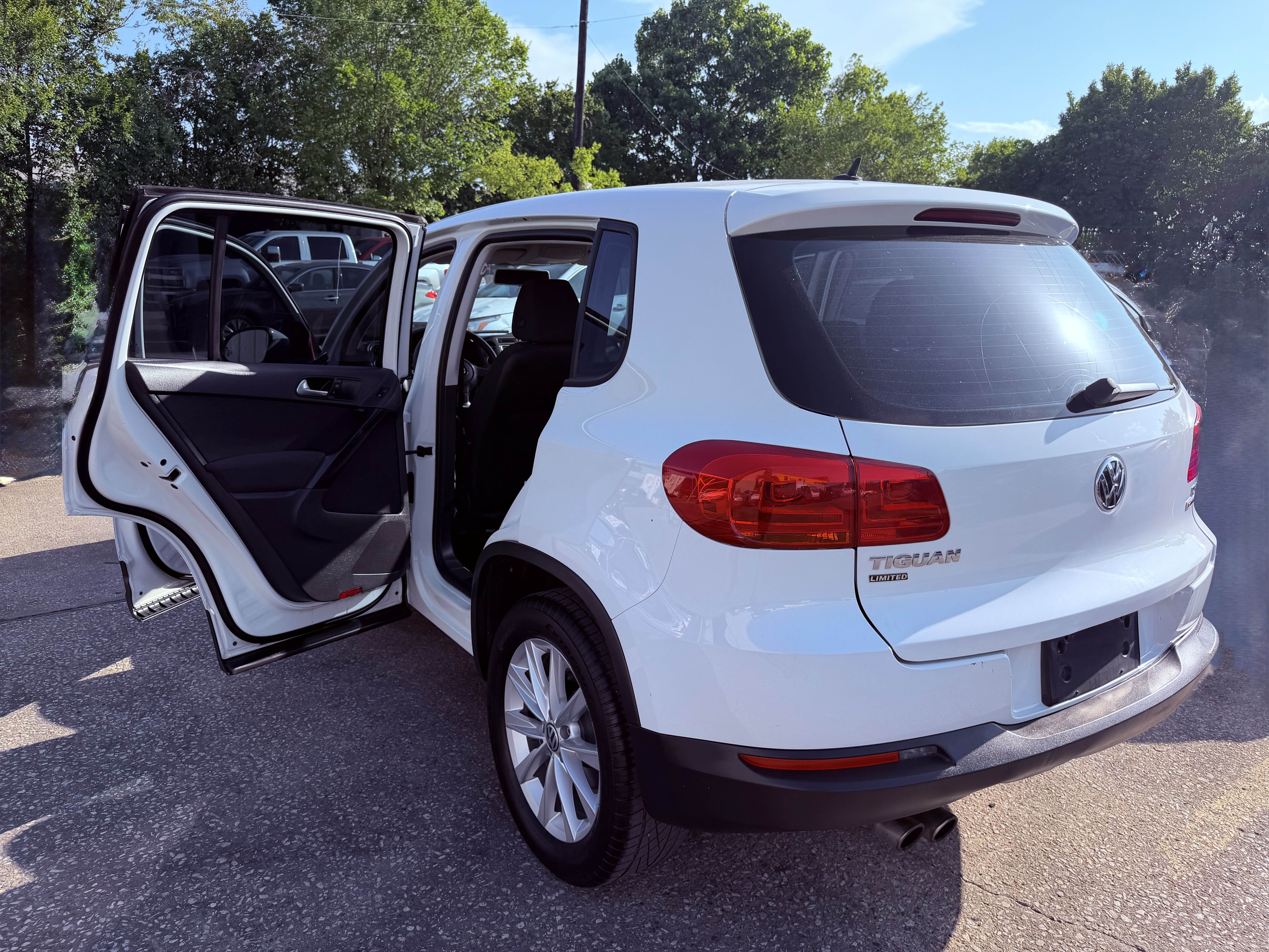 Used 2017 Volkswagen Tiguan S AWD/4WD image 1