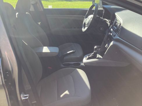 Used 2018 Hyundai Elantra SE image 5
