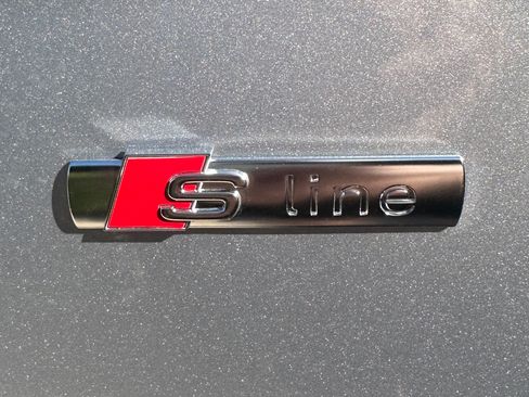 Used 2024 Audi Q5 e Prestige w/ Prestige Package image 9