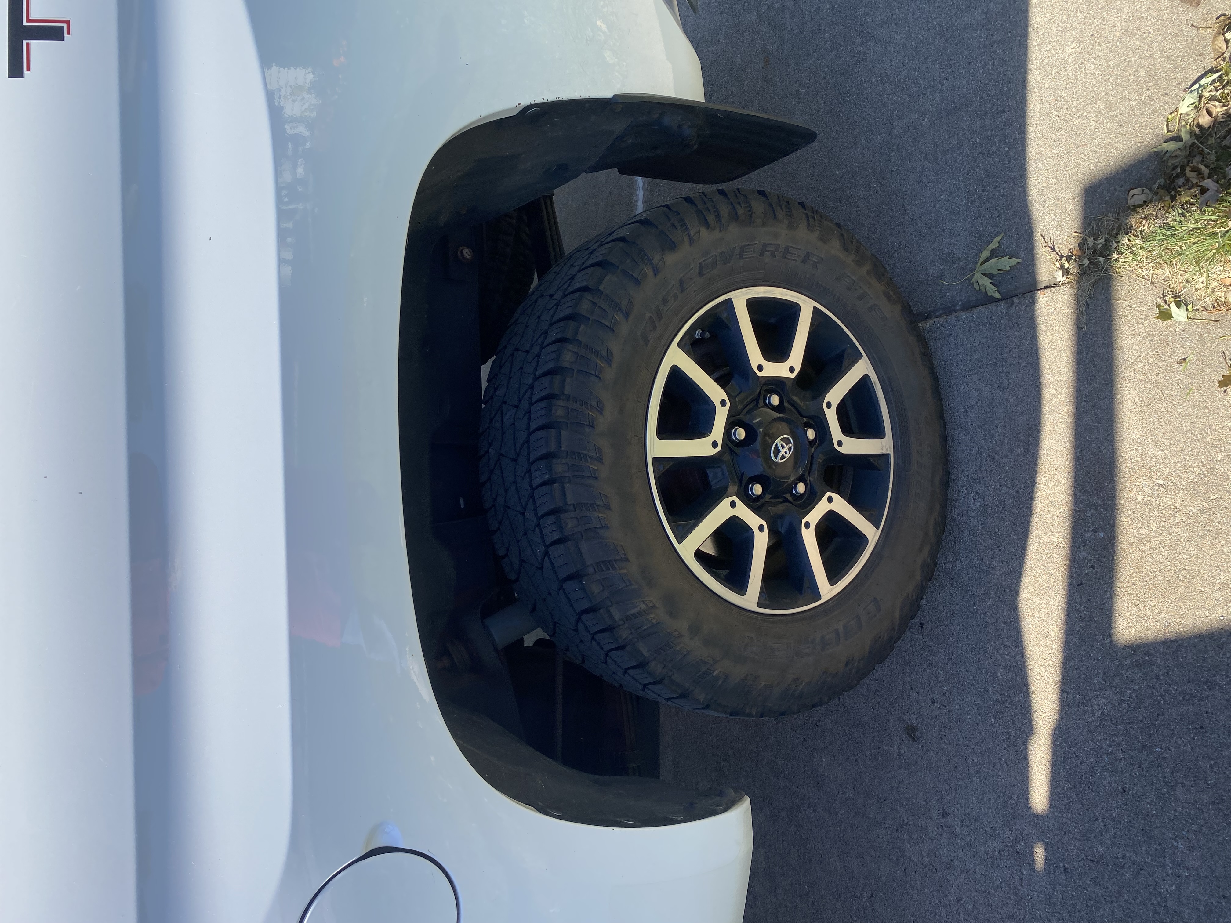 Used 2018 Toyota Tundra SR5 w/ TRD Off Road Package AWD/4WD image 15