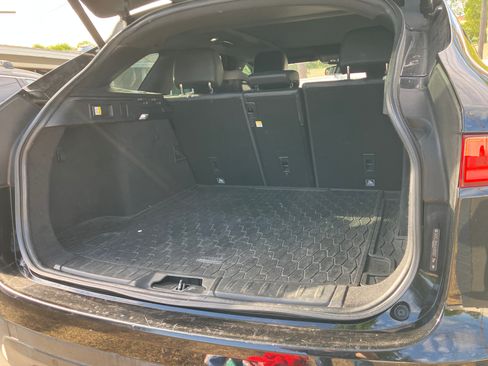 Used 2017 Jaguar F-PACE R-Sport image 5