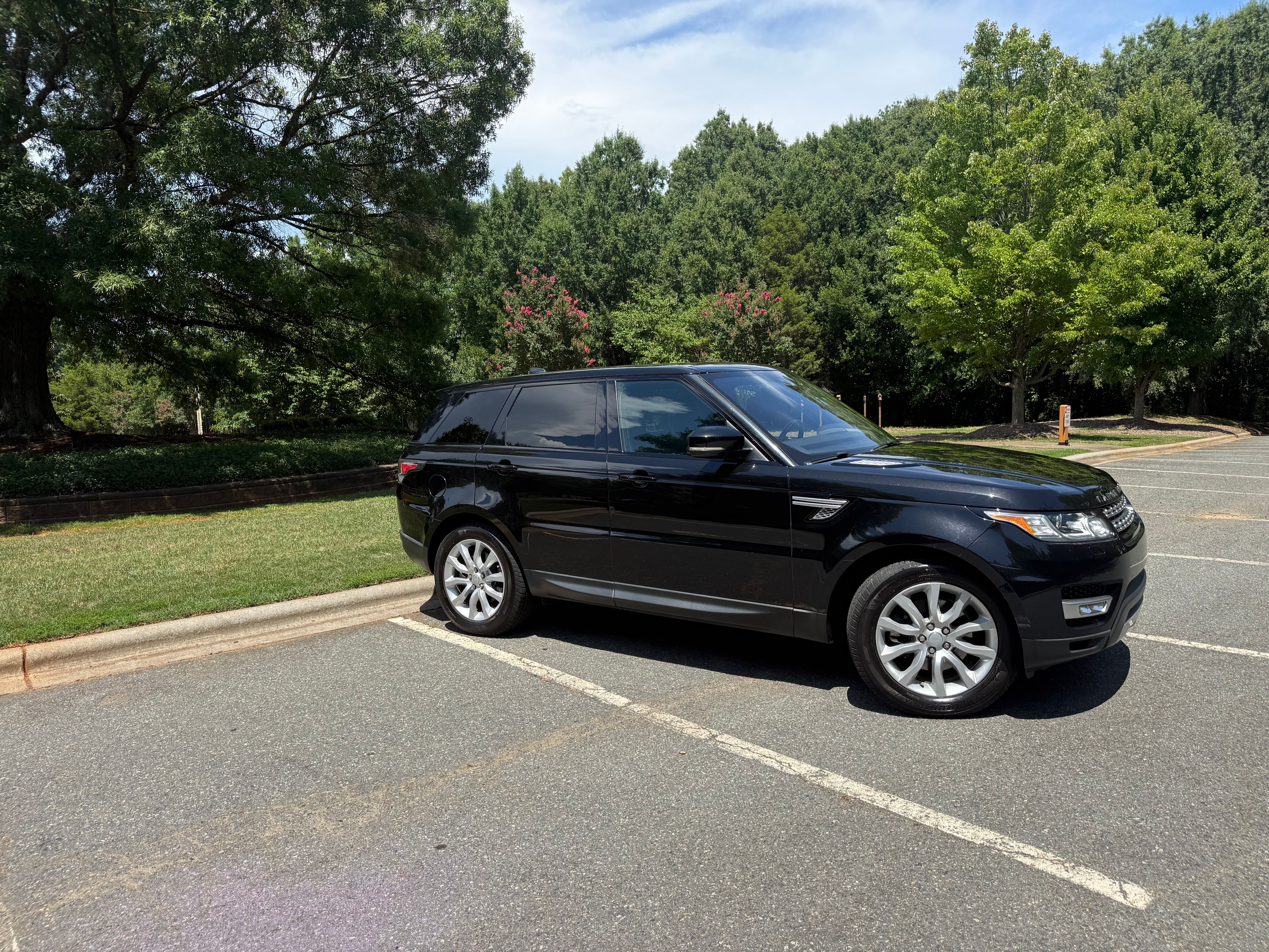 Used 2017 Land Rover Range Rover Sport HSE AWD/4WD image 1