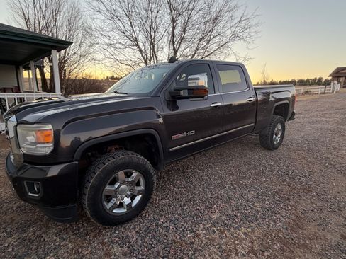 Used 2015 GMC Sierra 2500 SLT w/ Duramax Plus Package image 4