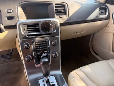 Used 2012 Volvo S60 T5 FWD image 19