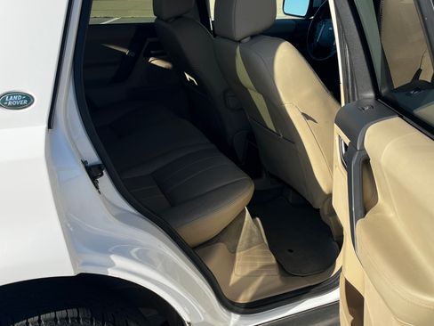 Used 2013 Land Rover LR2 HSE image 11
