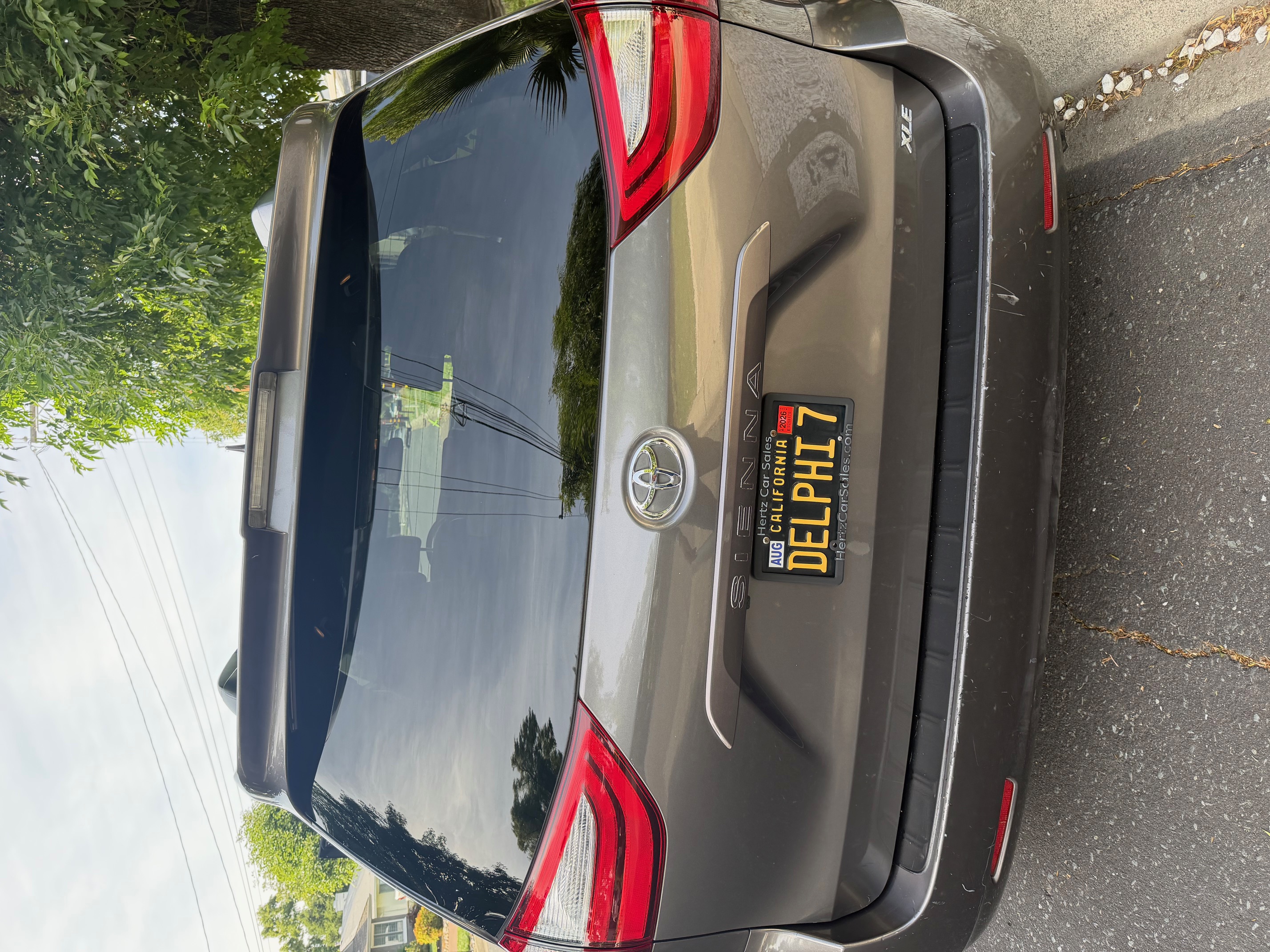 Used 2018 Toyota Sienna XLE FWD image 11