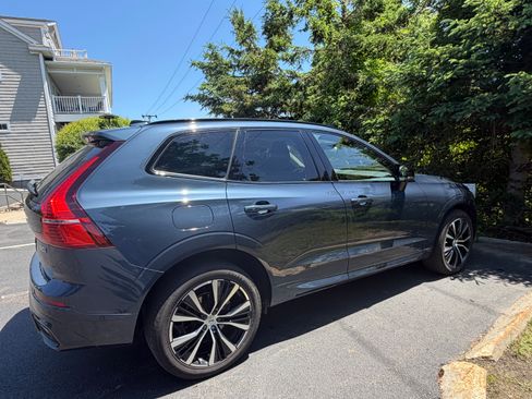 Used 2024 Volvo XC60 B5 Plus w/ Protection Package Premier AWD/4WD image 5