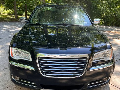 Used 2014 Chrysler 300 C image 2