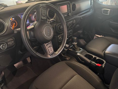 Used 2019 Jeep Wrangler Unlimited Sport S image 6