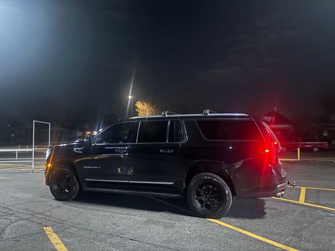 Used 2021 GMC Yukon XL Denali image 1