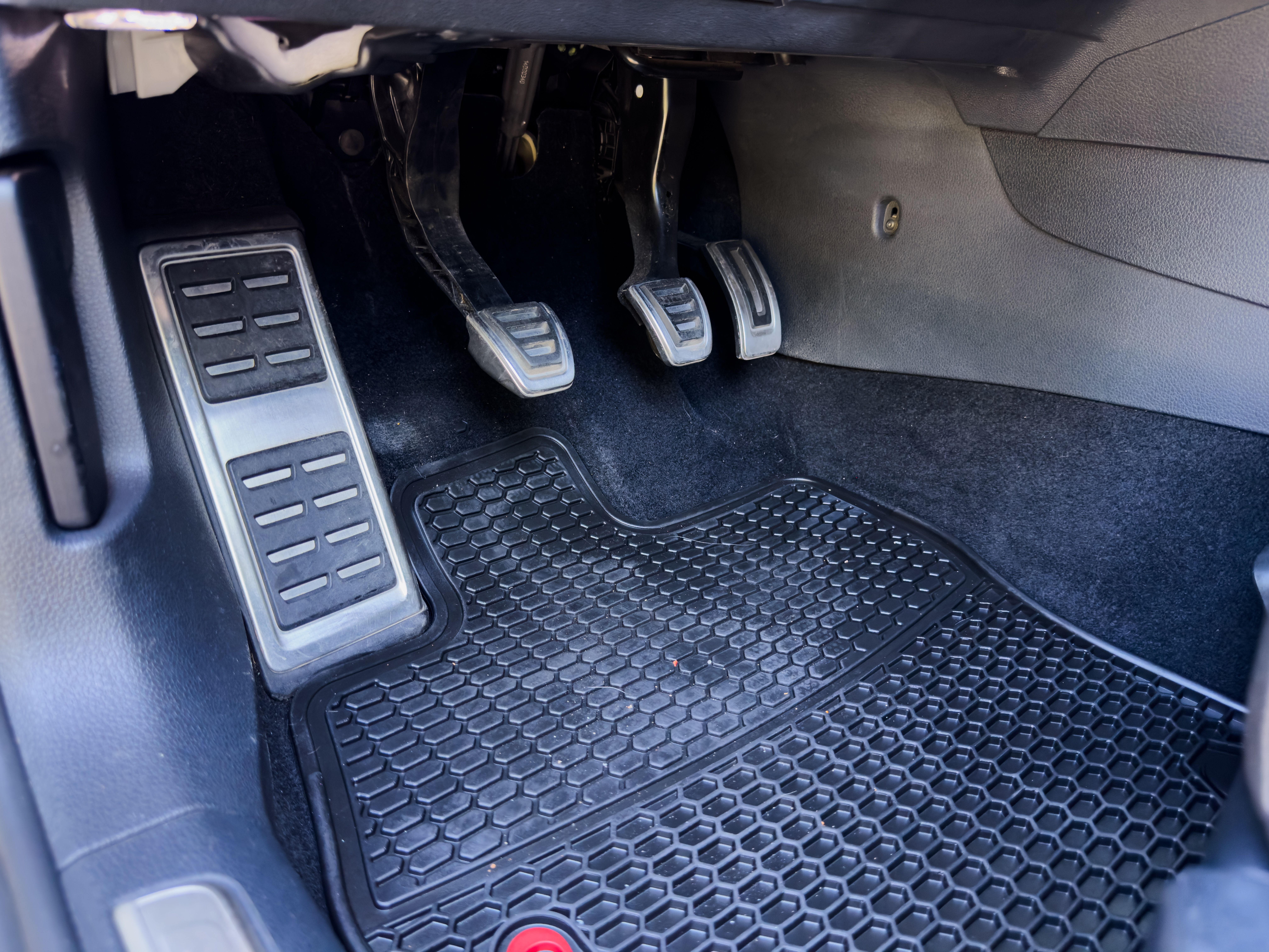 Used 2015 Volkswagen GTI SE FWD image 18