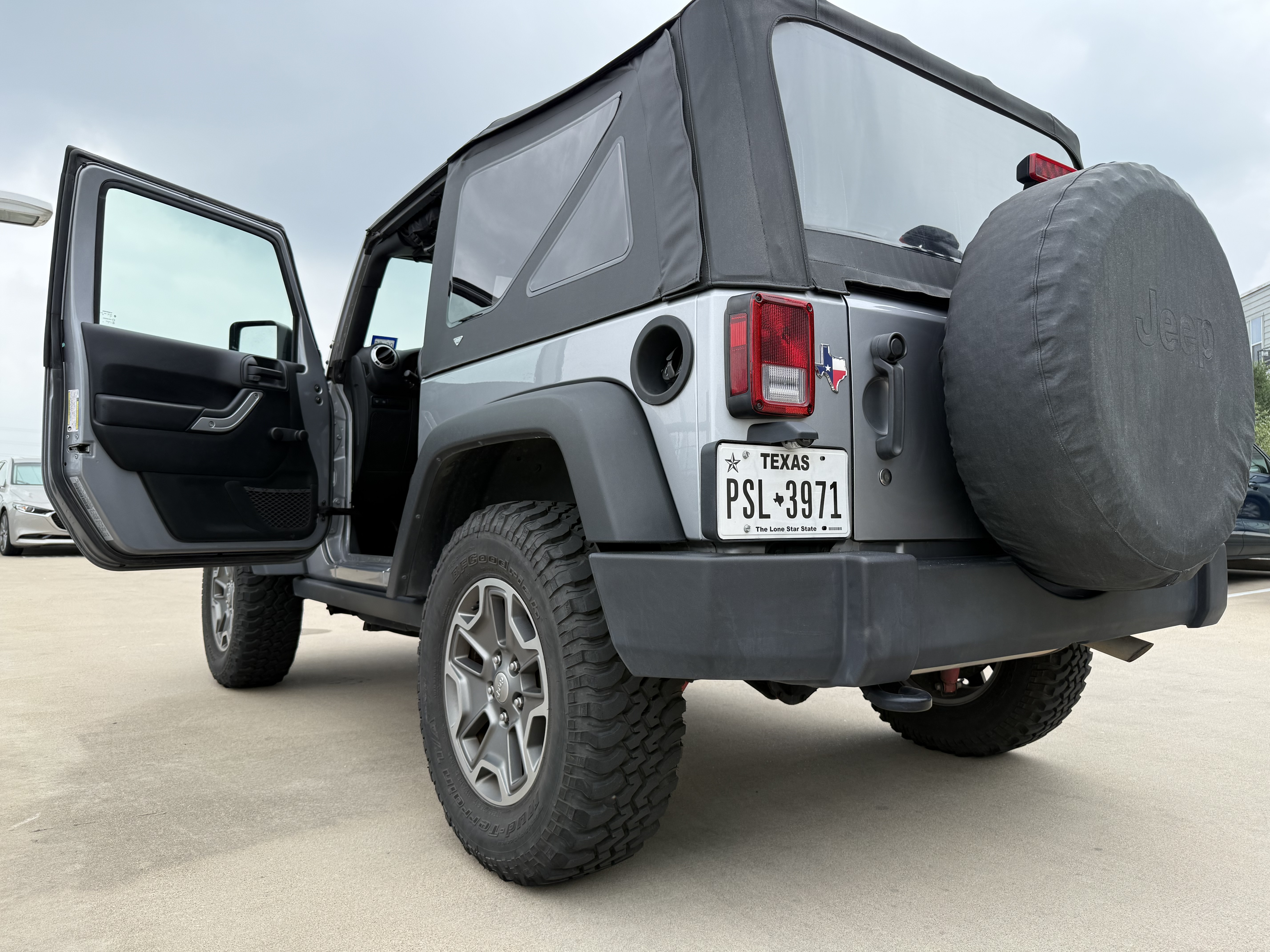 Used 2018 Jeep Wrangler Rubicon AWD/4WD image 4