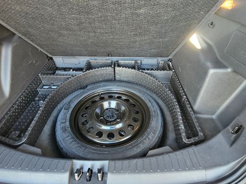 Used 2017 Ford Escape Titanium image 27