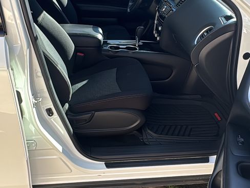 Used 2019 Nissan Pathfinder SV image 15