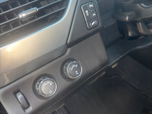 Used 2019 Chevrolet Suburban LT image 14
