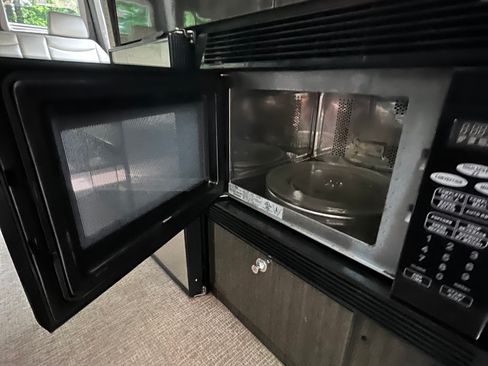 Used 2011 Mercedes-Benz Sprinter 3500 image 2