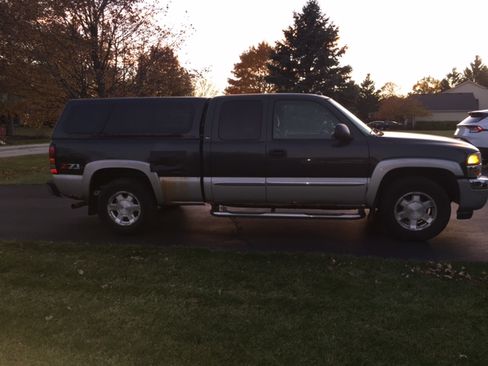 Used 2005 GMC Sierra 1500 SLE w/ Light Duty Power Package image 2