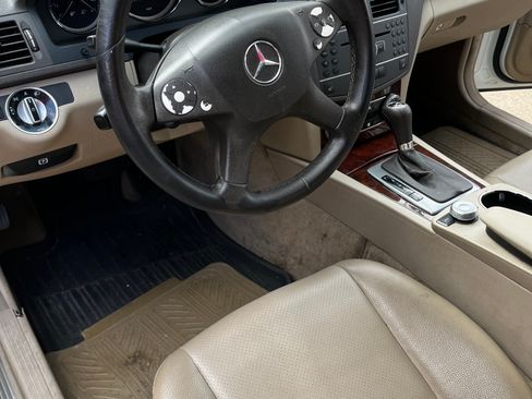 Used 2011 Mercedes-Benz C 300 4MATIC Sedan image 9
