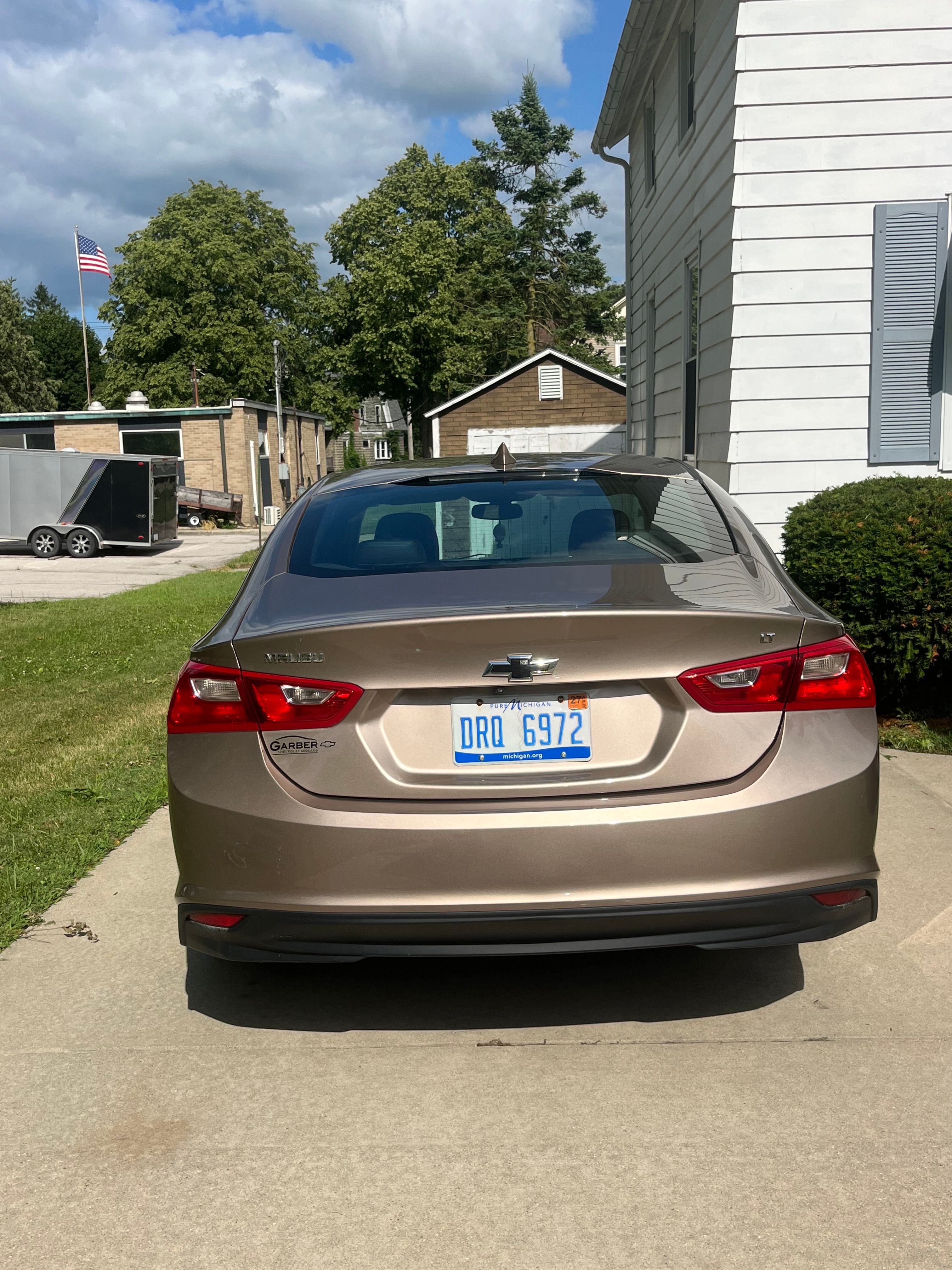 Used 2018 Chevrolet Malibu LT w/ Leather Package FWD image 6