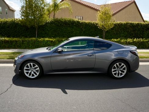 Used 2015 Hyundai Genesis 3.8 RWD image 5