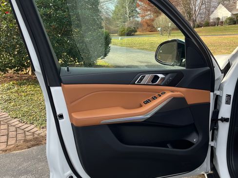 Used 2023 BMW X5 xDrive45e image 18