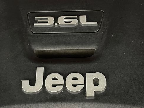 Used 2018 Jeep Wrangler Unlimited Sport S AWD/4WD image 12