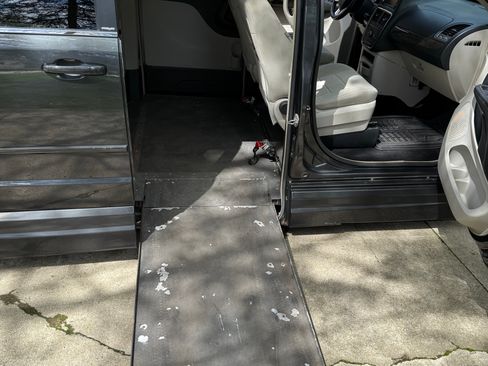 Used 2011 Dodge Grand Caravan Crew w/ Security Group FWD image 20